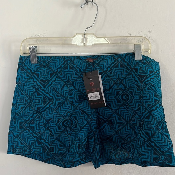 Yhoss woman shorts - Picture 1 of 7